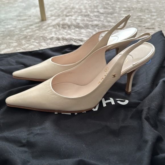 Chanel Ivory Leather Slingback Heels - Picture 4 of 10